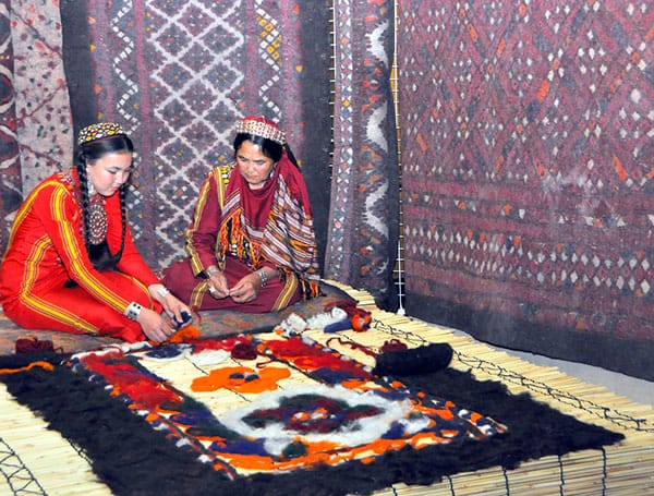 В Лебапе прошел велаятский конкурс по искусству валяния кошм