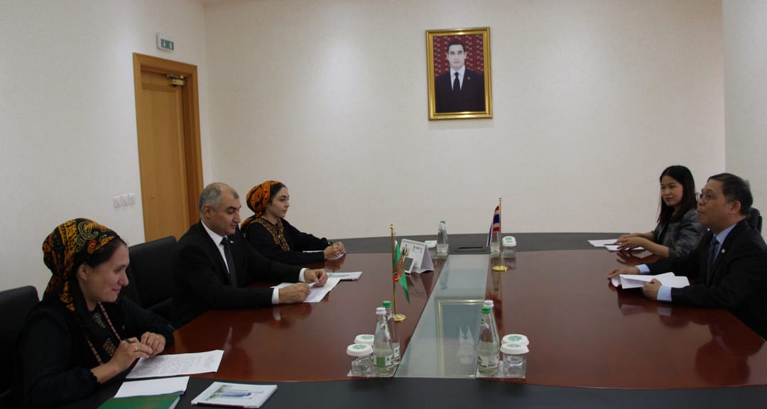 В МИД Туркменистана прошла встреча с послом Таиланда, завершающим дипмиссию в Ашхабаде