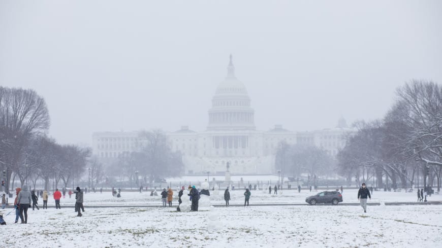 Snow storm paralyzed traffic in Washington