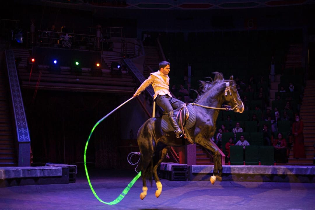 Государственный цирк Туркменистана приглашает на праздничное представление