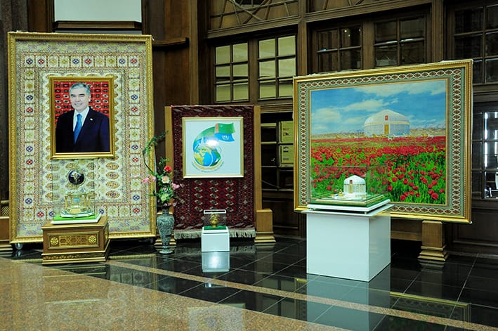 Государственный музей Туркменистана проводит выставку «Пришёл Новруз в счастливый край»