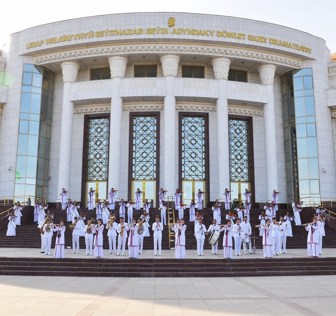 В Лебапе в рамках фестиваля Mukama siňen ömür состоялся концерт, посвященный творчеству Нуры Халмамедова