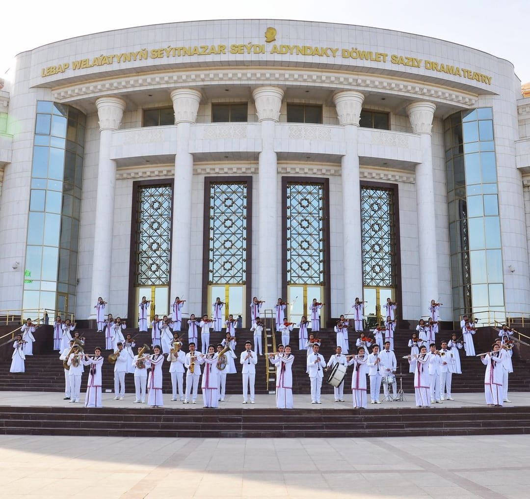 В Лебапе в рамках фестиваля Mukama siňen ömür состоялся концерт, посвященный творчеству Нуры Халмамедова