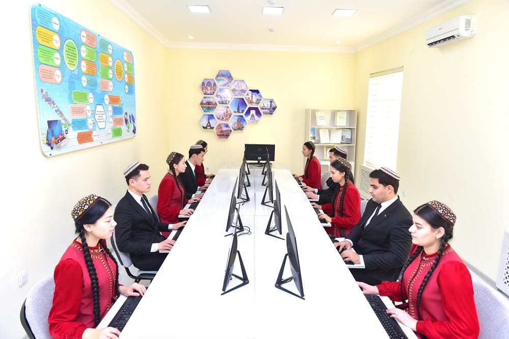 Студенты языкового вуза Туркменистана успешно выступили в олимпиаде «Магистриум»