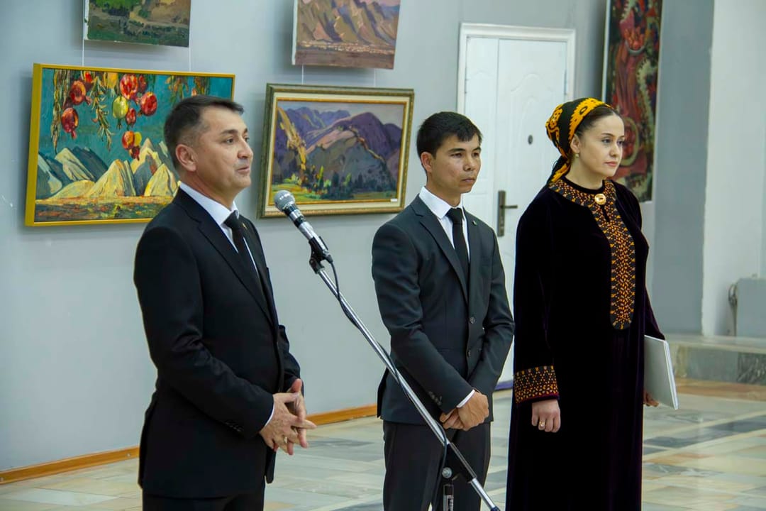 В Ашхабаде открылась персональная выставка художника Шагылыча Атаева