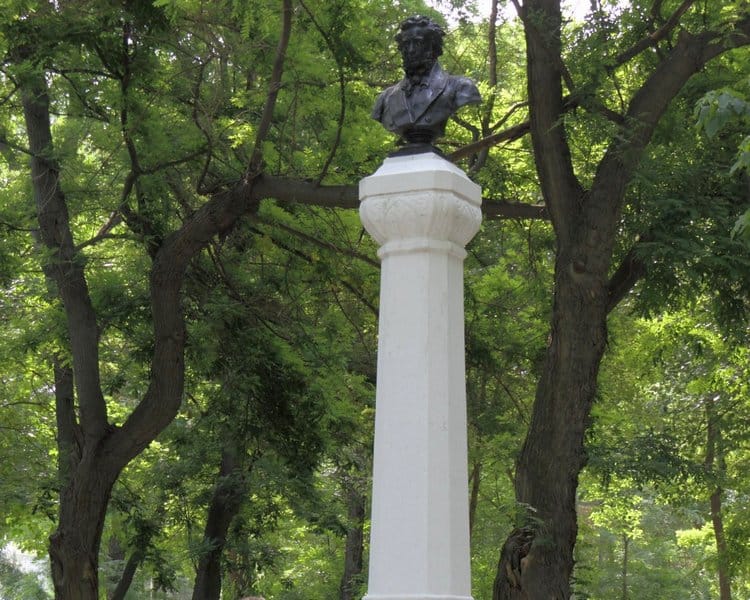 У памятника Александру Пушкину в Ашхабаде пройдет церемония возложения цветов