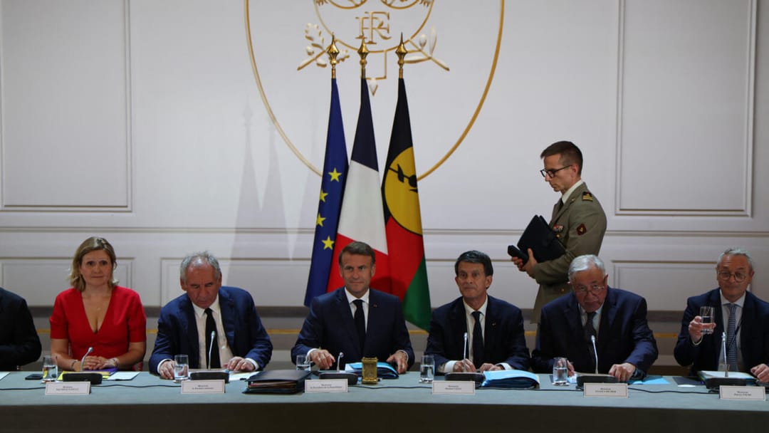 Fransiýada Täze Kaledoniýa döwletini döretmek barada ylalaşyga gol çekildi