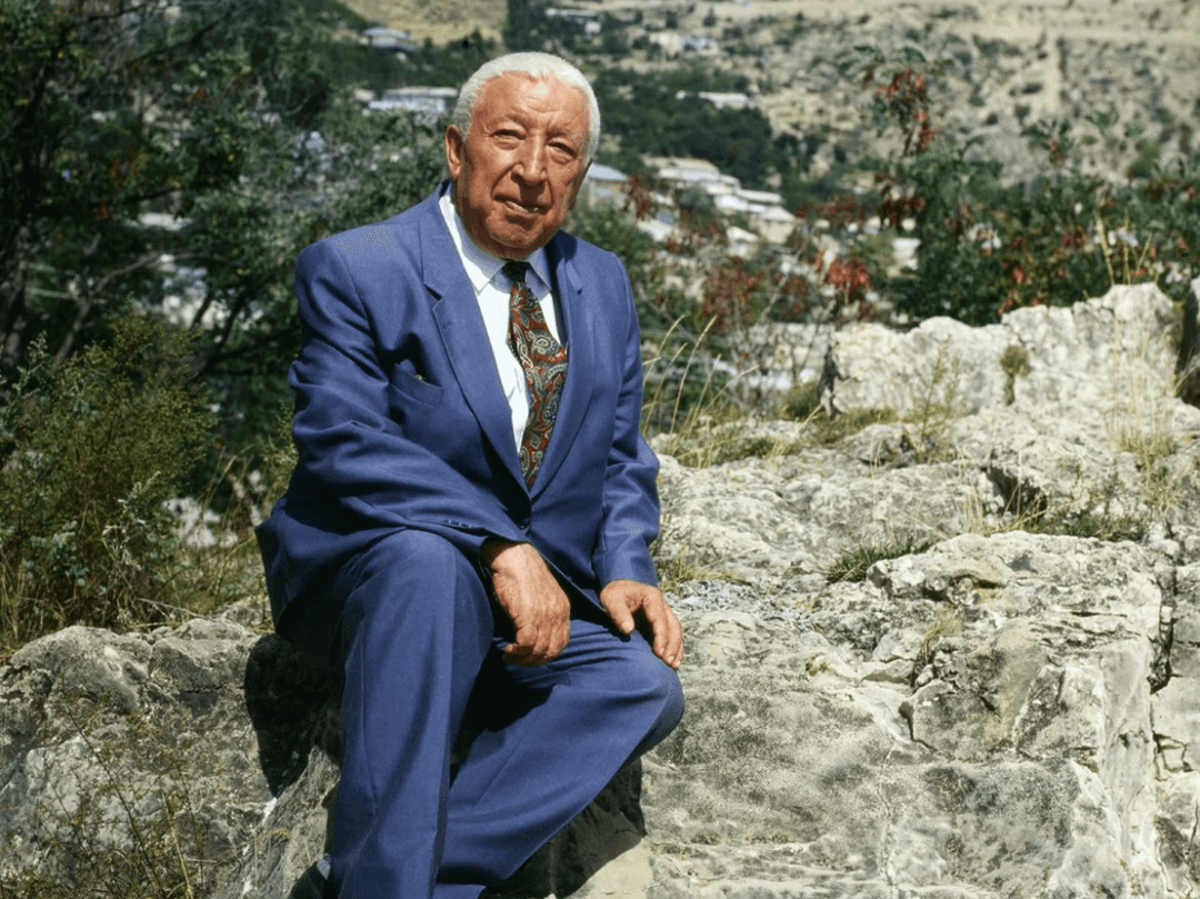 In Saint Petersburg a square will be named after the poet Rasul Gamzatov