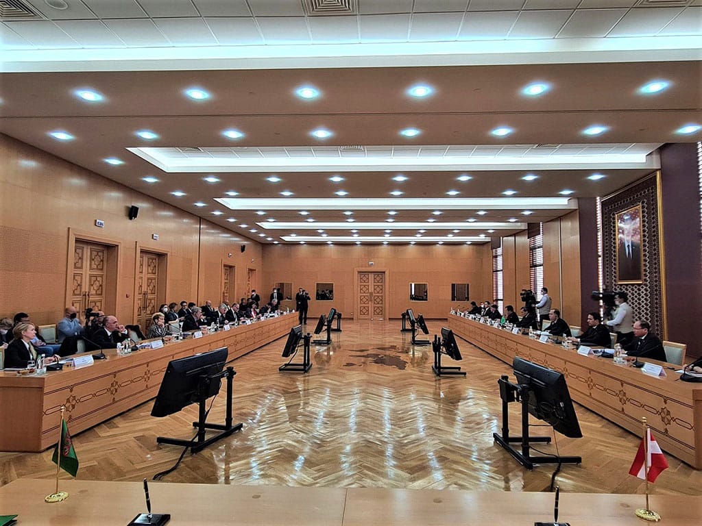 The countries investing in the economy of Turkmenistan are named