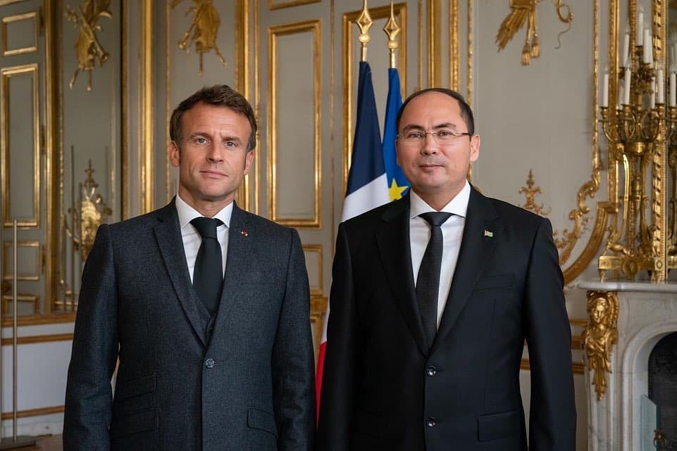 Посол Туркменистана вручил верительные грамоты Президенту Франции