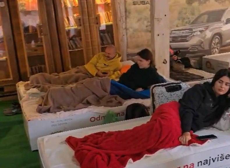 В Черногории стартовал чемпионат по лежанию с призовым фондом €2000