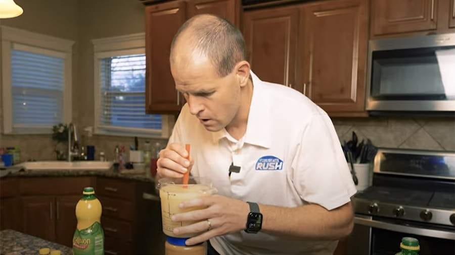 Amerikalı David Rush, en hızlı limon suyu içme rekorunu kırdı
