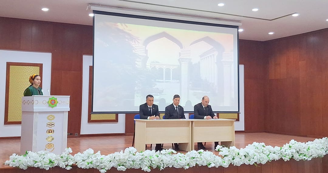 В школе издательской службы Туркменистана прошла конференция в честь Дня города Ашхабада