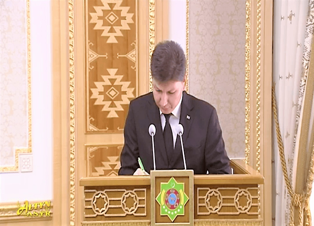 Глава Туркменистана освободил от должности вице-премьера по торговому комплексу