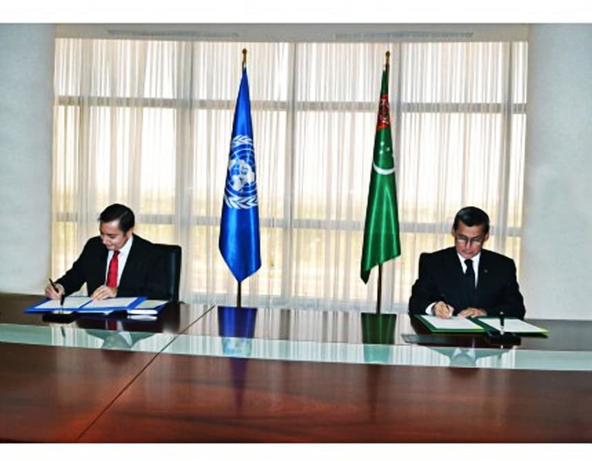 Туркменистан и ООН подписали программу по повышению осведомлённости молодёжи о рисках пандемии