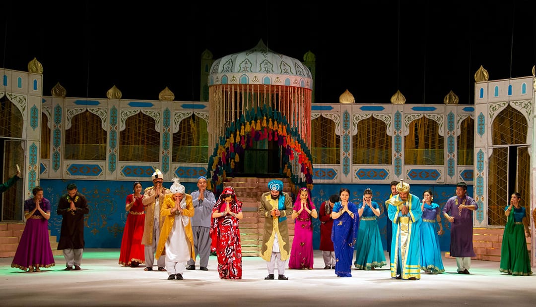 На сцене Главного драмтеатра Туркменистана - спектакль «Индийские легенды»
