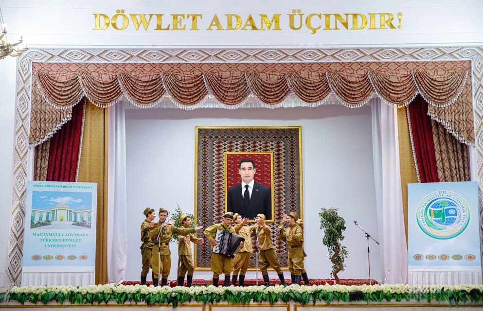 В Туркменском государственном университете чествовали героев Победы