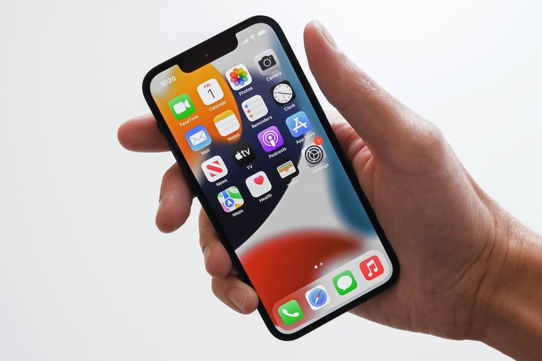 “Apple” öz telefonlarynyň ätiýaçlyk şaýlarynyň satuwyna başlar