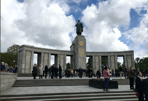 Посол Туркменистана принял участие в торжественном возложении венков в Берлине