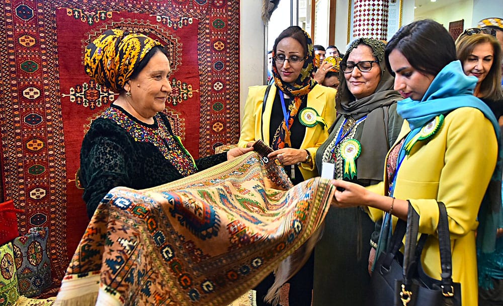 В Туркменистане готовятся отметить Праздник туркменского ковра