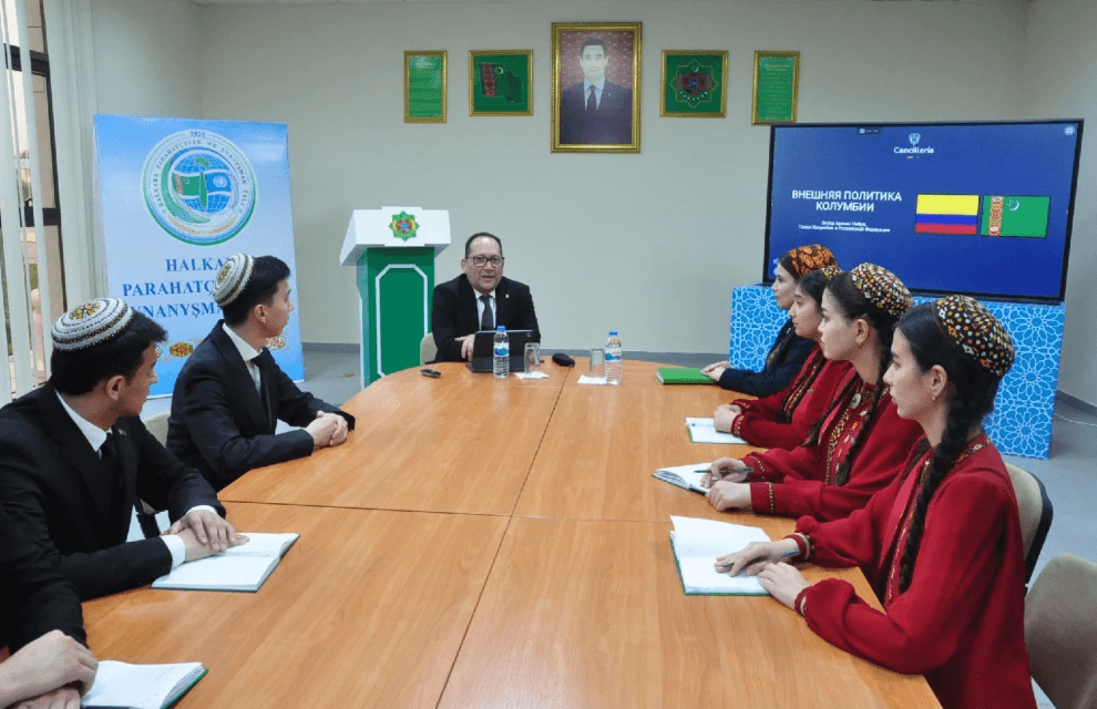 Посол Колумбии посетил высшую школу дипломатии Туркменистана