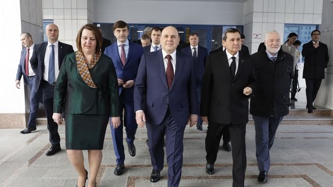 Михаил Мишустин посетил туркмено-российскую школу имени Пушкина в Ашхабаде