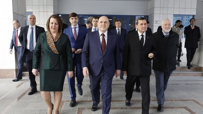 Михаил Мишустин посетил туркмено-российскую школу имени Пушкина в Ашхабаде