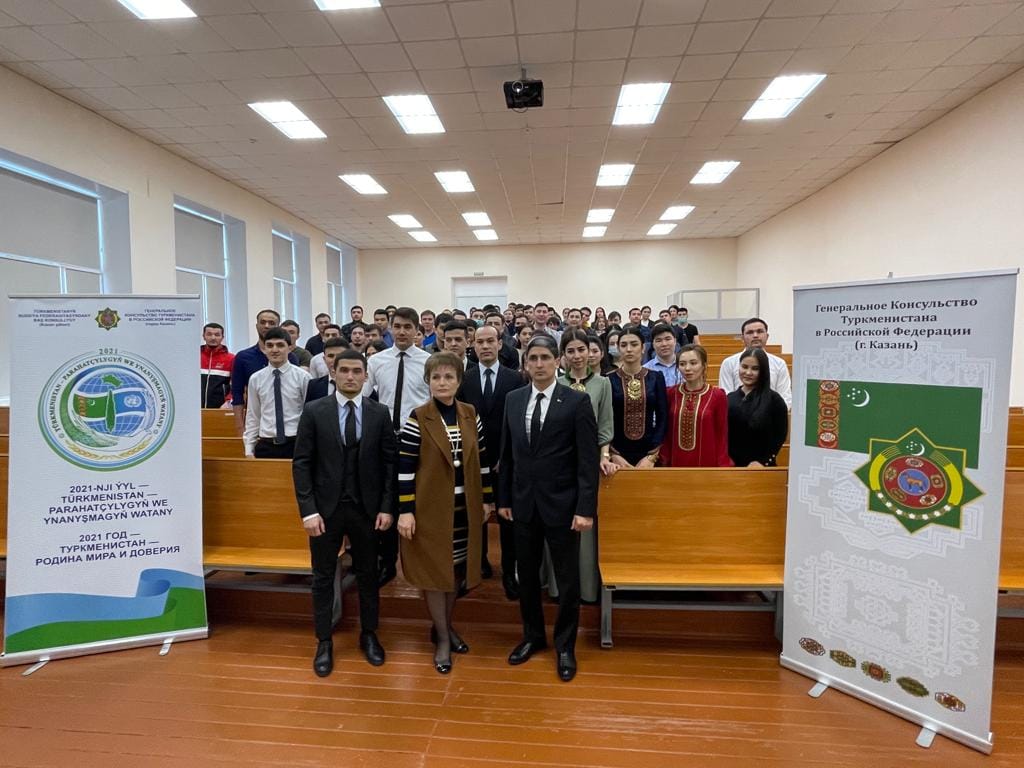 Генконсул Туркменистана в Казани посетил педагогический университет в Набережных Челнах