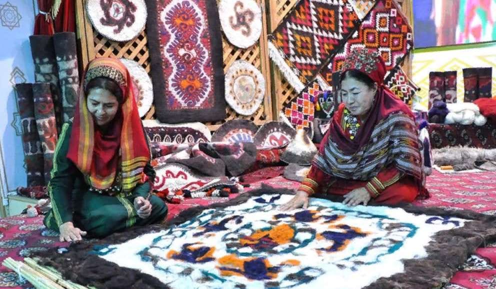 В Лебапе прошел велаятский тур конкурса по кошмовалянию