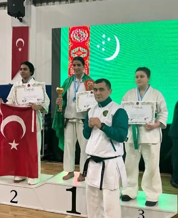 Halkara gatnaşyklary institutynyň talyby Aşihara karate boýunça Ýewraziýa çempionatynda birinji orna mynasyp boldy