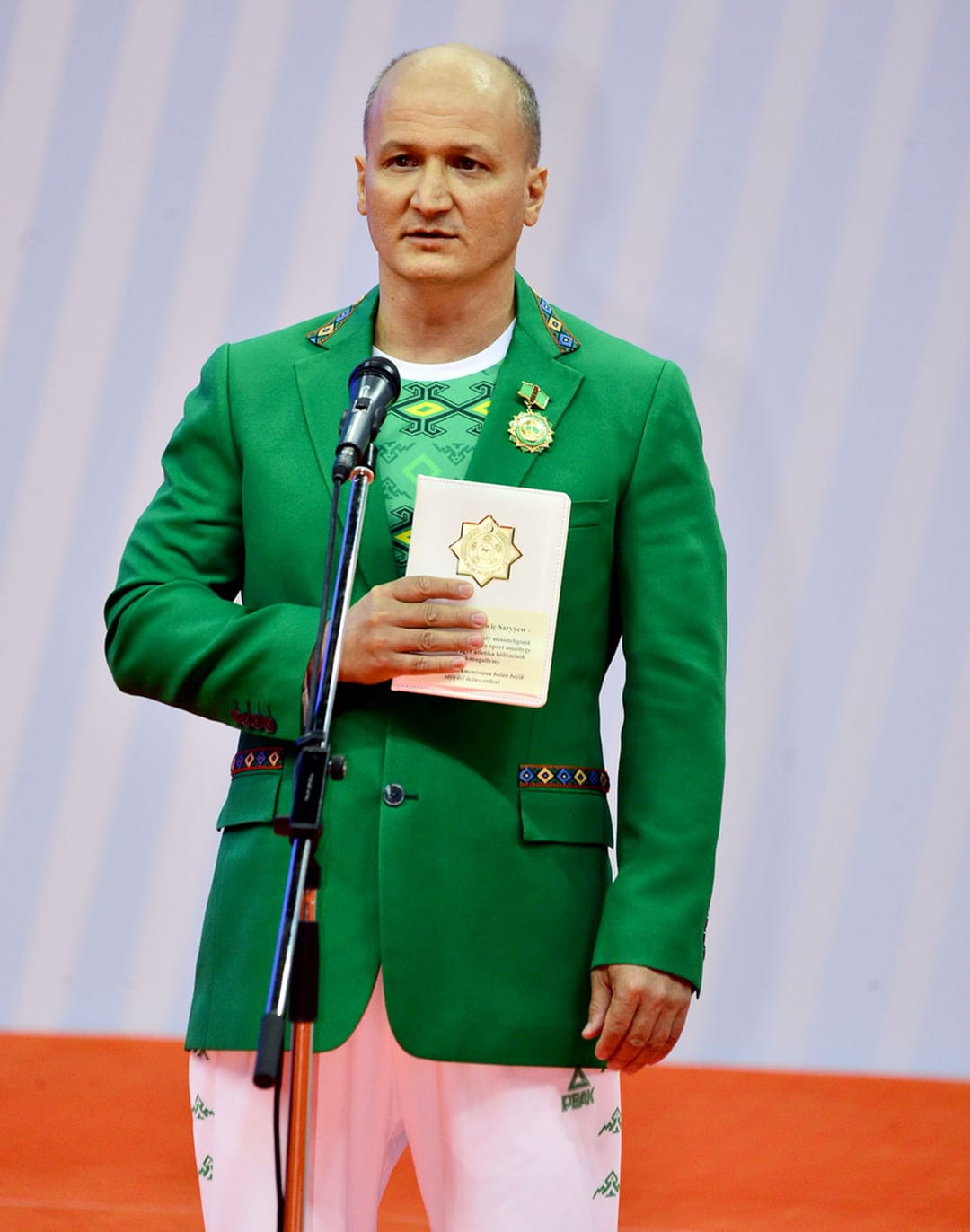 Первому тренеру Полины Гурьевой вручен орден «За великую любовь к независимому Туркменистану»