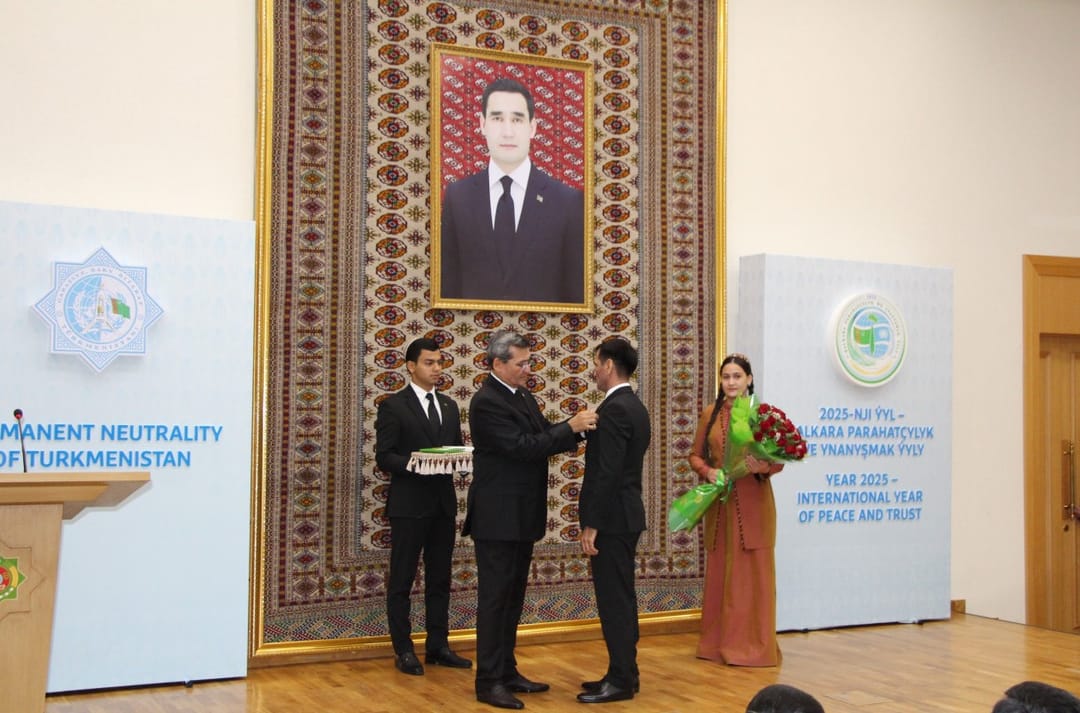 Türkmenistanda raýatlara döwlet sylaglaryny gowşuryş dabaralary geçirildi