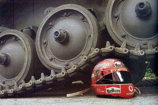 Как проверяют шлемы «Формула 1»