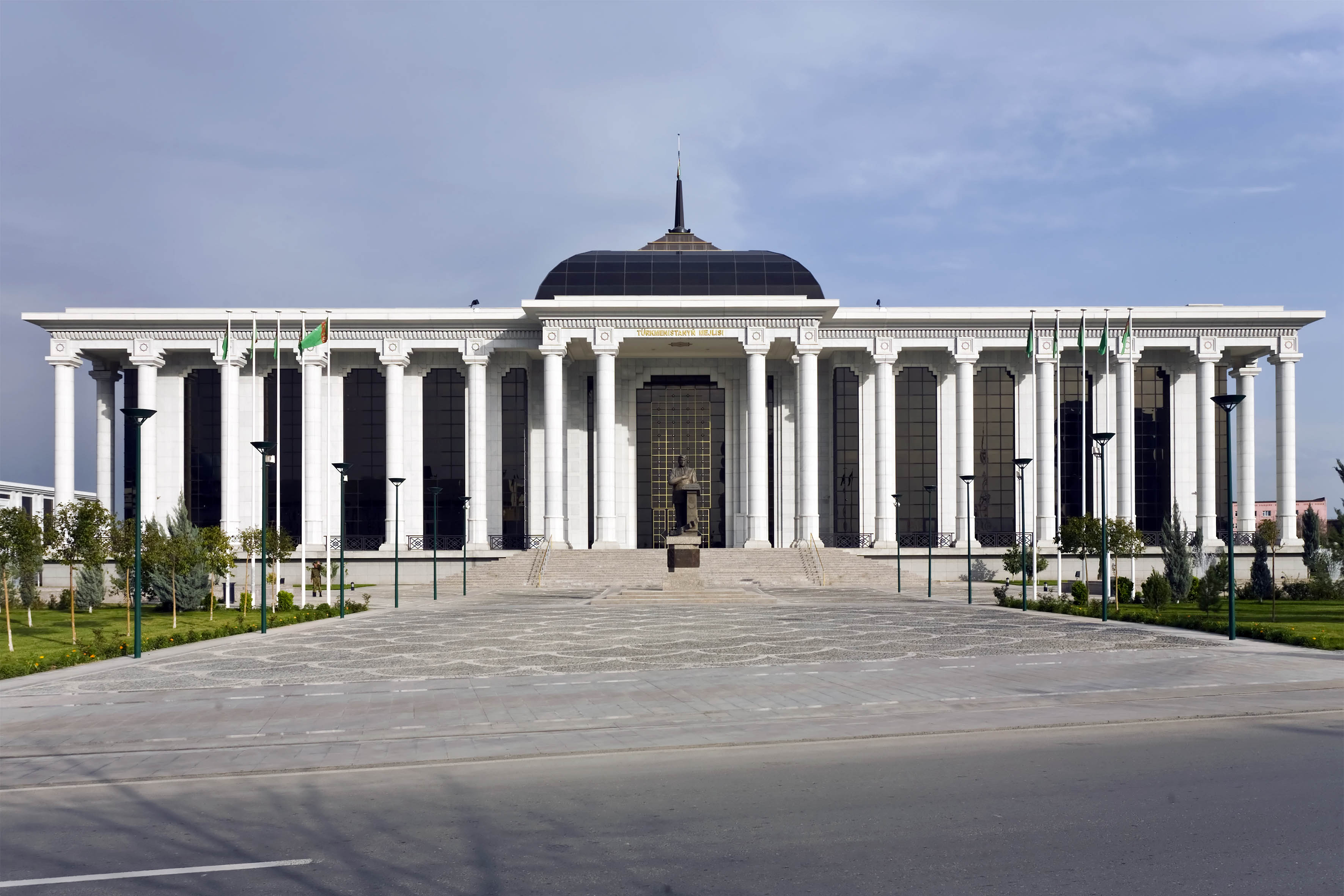 Туркмения армения. Меджлис (парламент Туркменистана. Туркмения здание парламента. Здание Меджлиса Туркменистана. Здание Меджлиса Туркменистана в Ашхабаде.