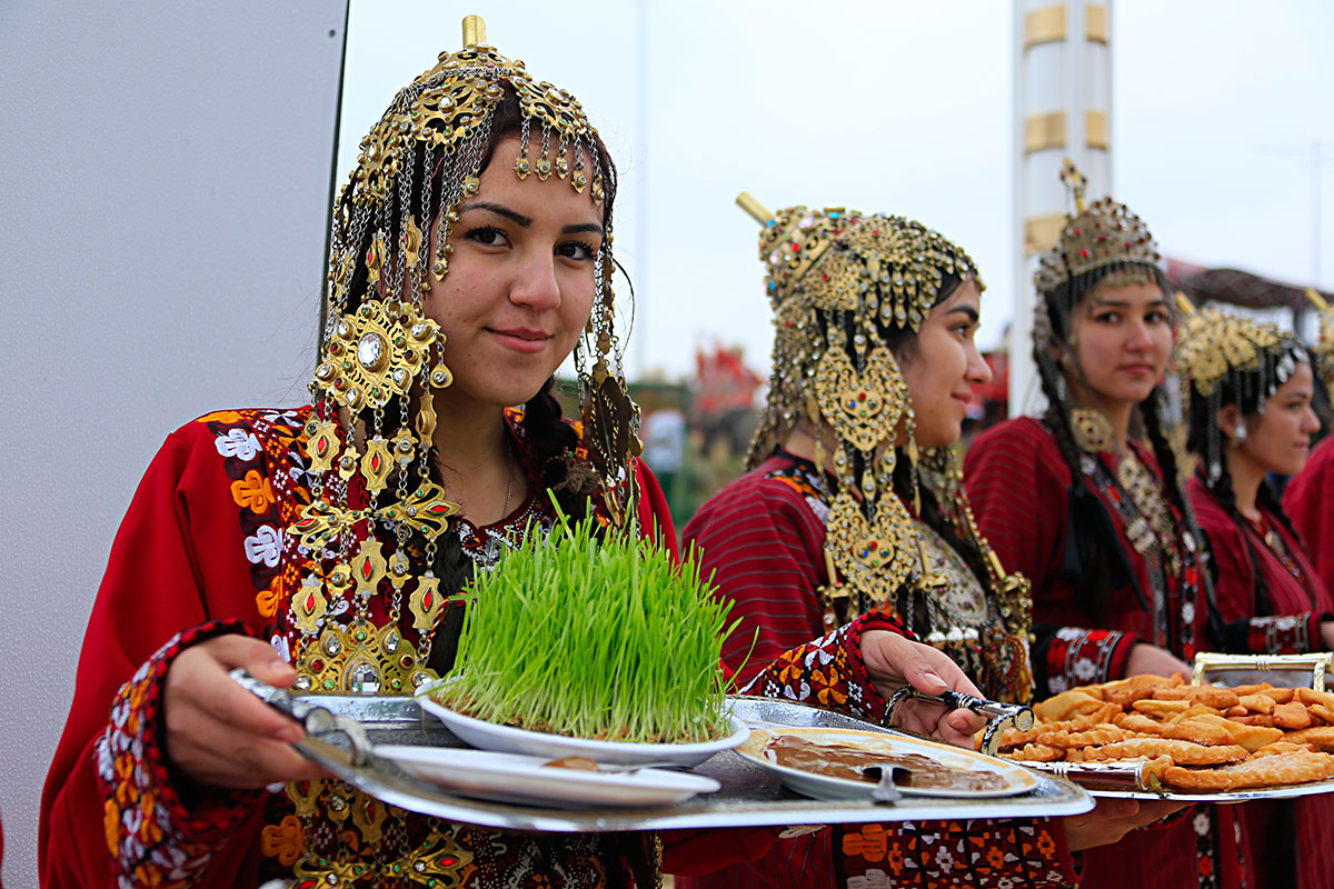 Какие страны отмечают навруз. Традиции Новруз байрам Туркменистан. Новруз 2022 Туркменистана. Праздник Новруз байрам в Туркменистане. Новруз в Иране в 2022.