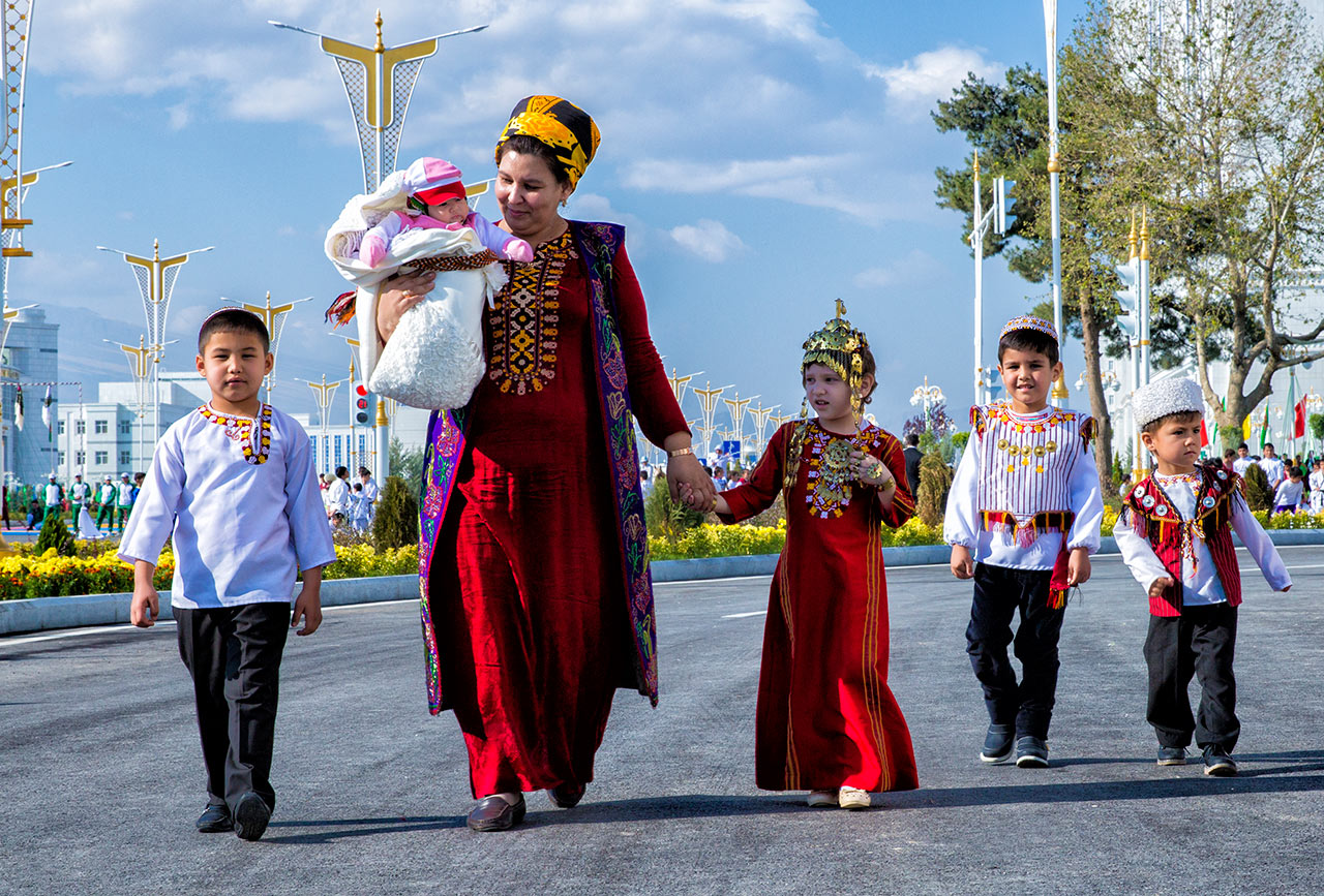 Как живут туркмены. Население Туркмении на 2022. Туркменистан çagalar bagy. Туркменистан дети. Туркменистан население.