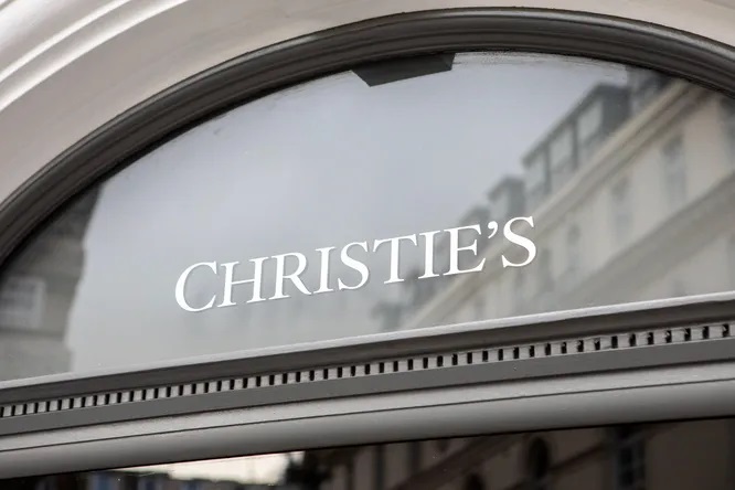 Christie’s’in 20 Şubat - 5 Mart tarihleri arasında düzenleyeceği Augmented Intelligence müzayedesi, yapay zeka ile üretilen sanat eserlerini satışa sunarak büyük bir tartışma başlattı