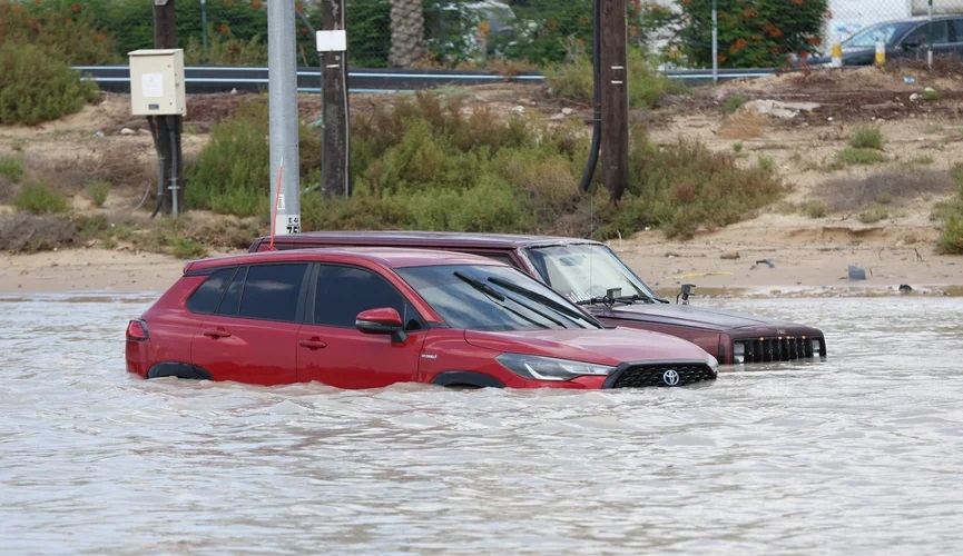 Mekgä we Medinä güýçli sil düşdi