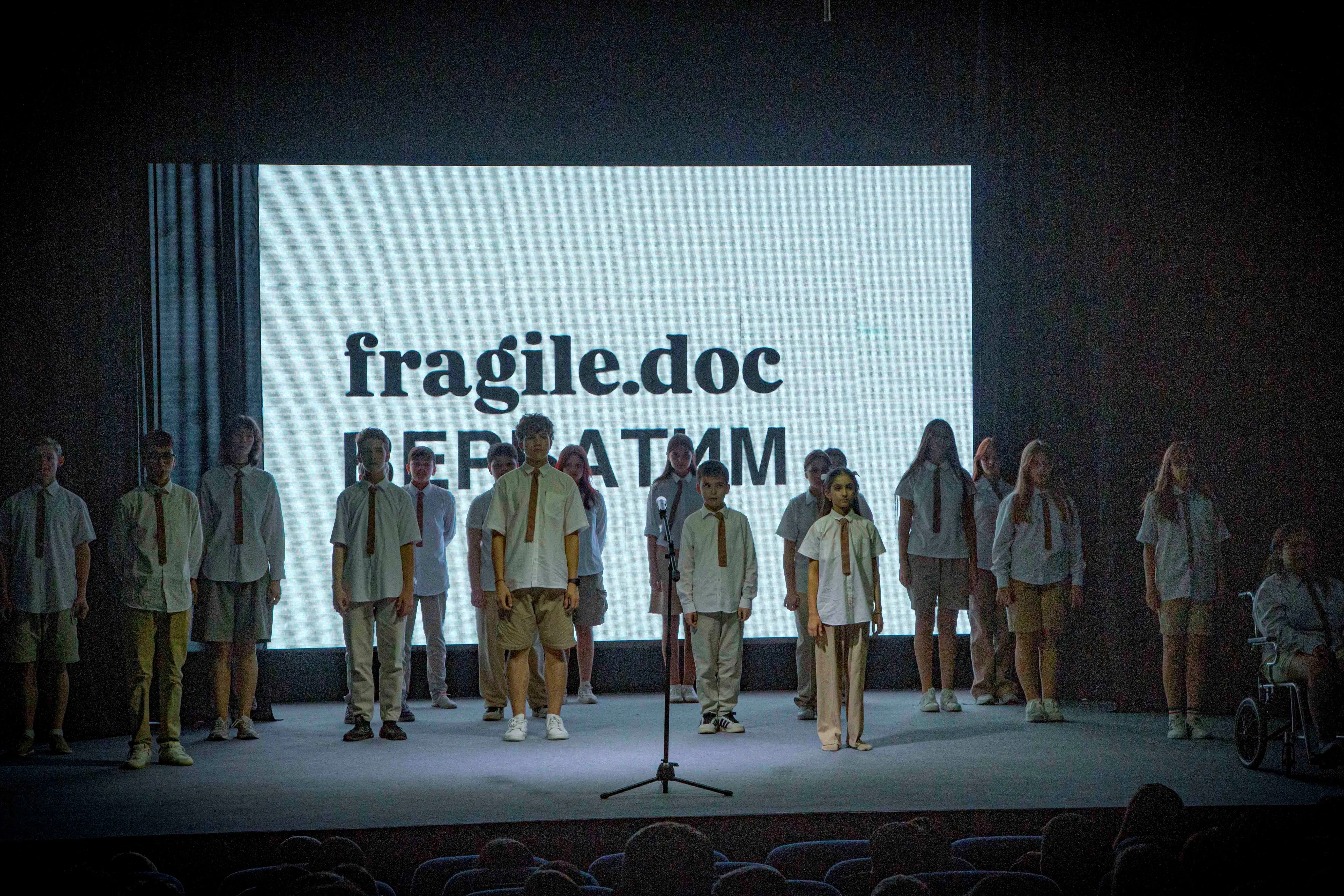 Инклюзивный театр в Ашхабаде представил зрителю документальный спектакль на тему буллинга