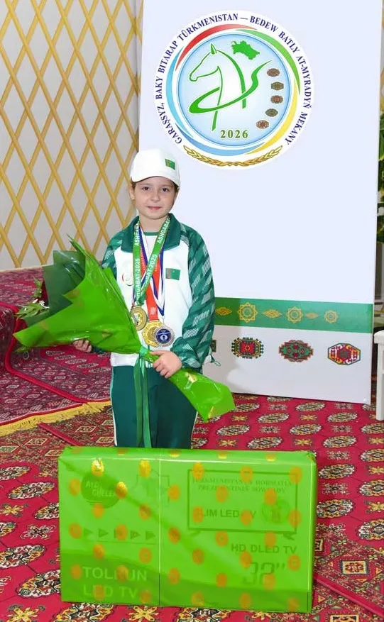Между куклами и шахматной доской: как живет восьмилетняя чемпионка из Туркменистана