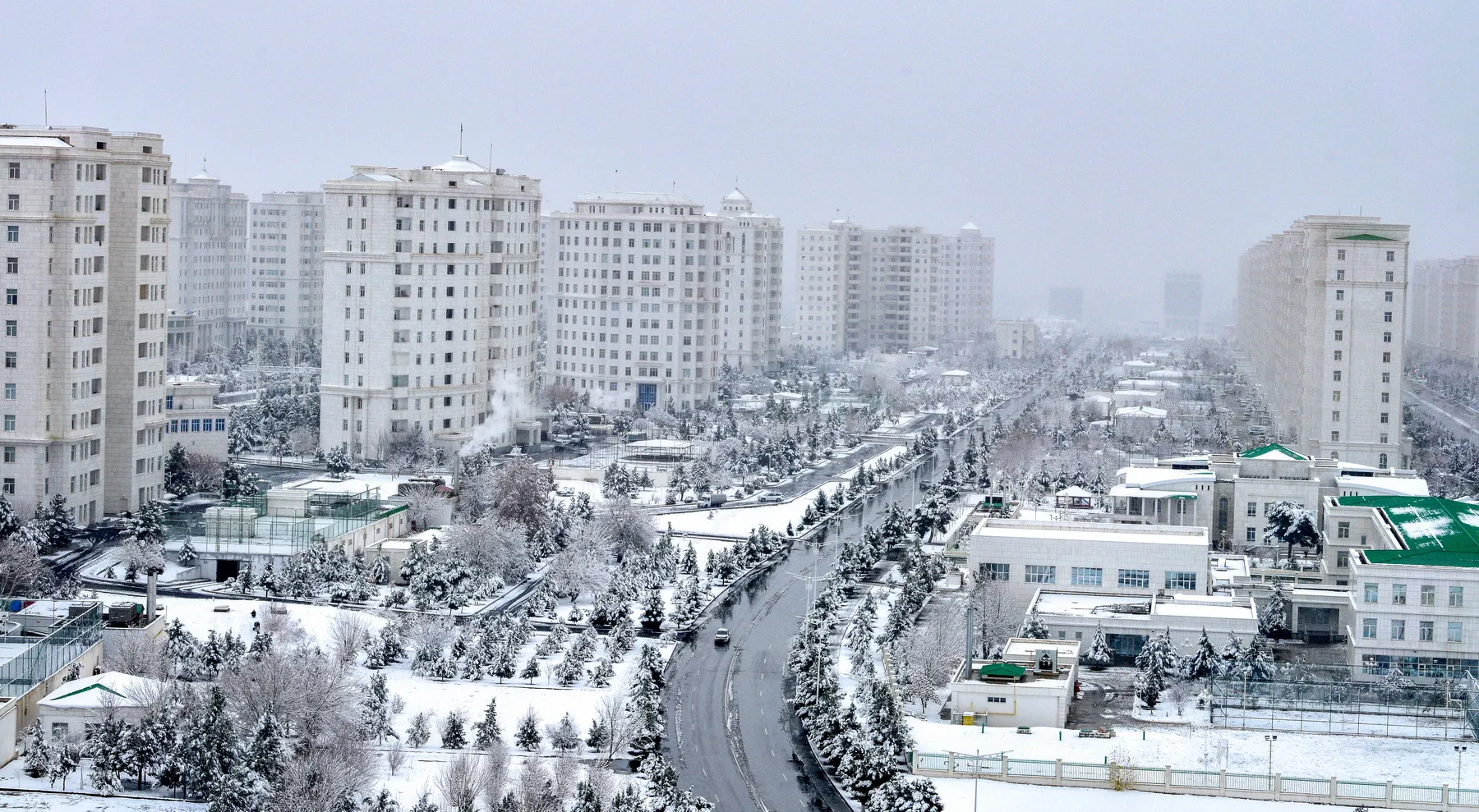 Фоторепортаж: как выглядит заснеженный Ашхабад
