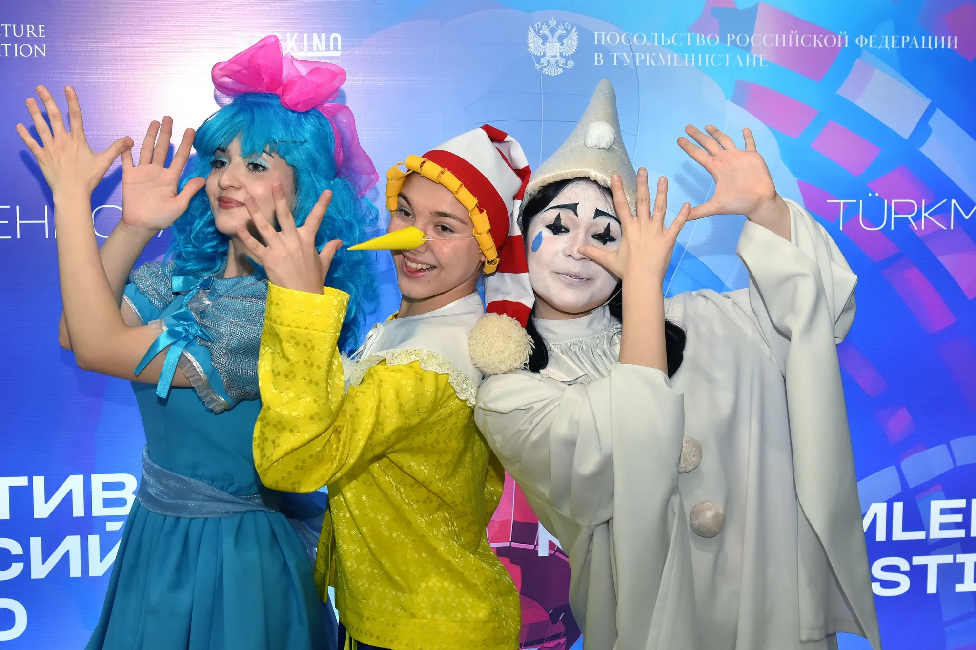 Фоторепортаж: В Ашхабаде открылся фестиваль российского кино