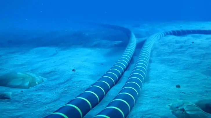 Türkmenistan Hazaryň düýbünden energiýa kabelini çekmek taslamasyna gyzyklanma bildirýär