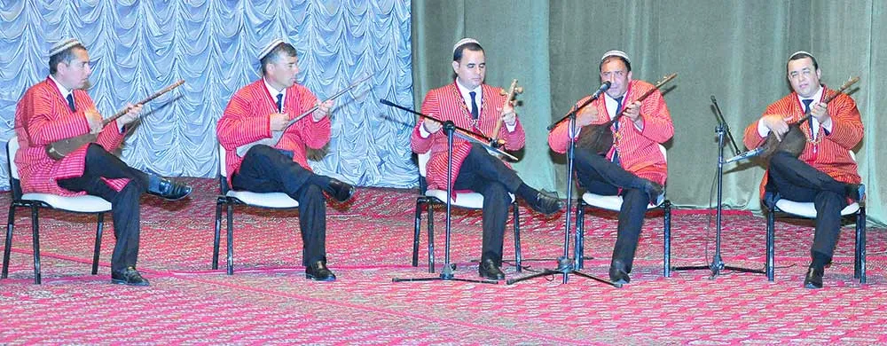В Туркменистане отметили 100-летие известной бахши Набат Нурмухаммедовой