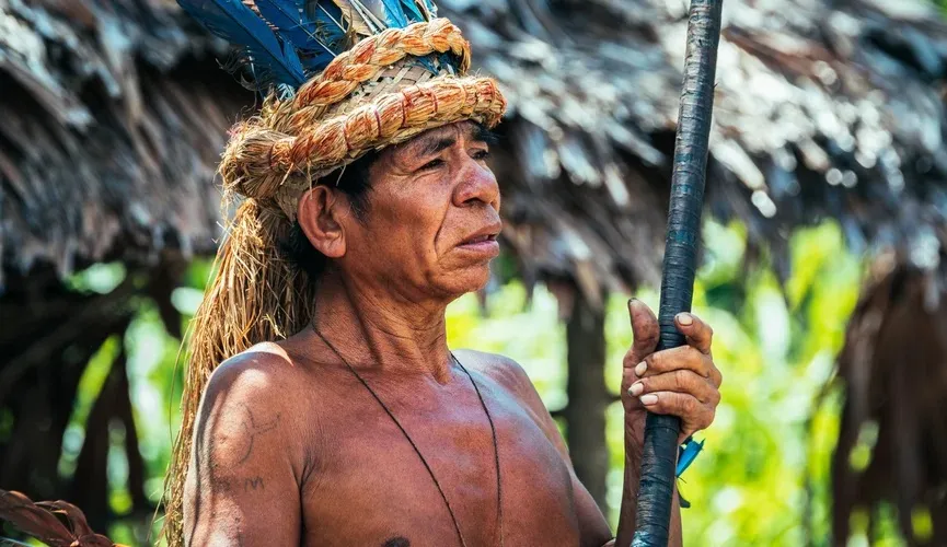 Indoneziýada iki taýpa peýkam atyşyp söweşdi, heläk bolanlar bar