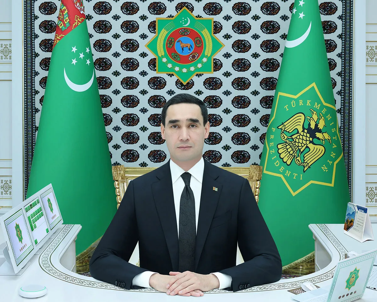 Президент Туркменистана поздравил победителей конкурса научных работ среди молодёжи страны
