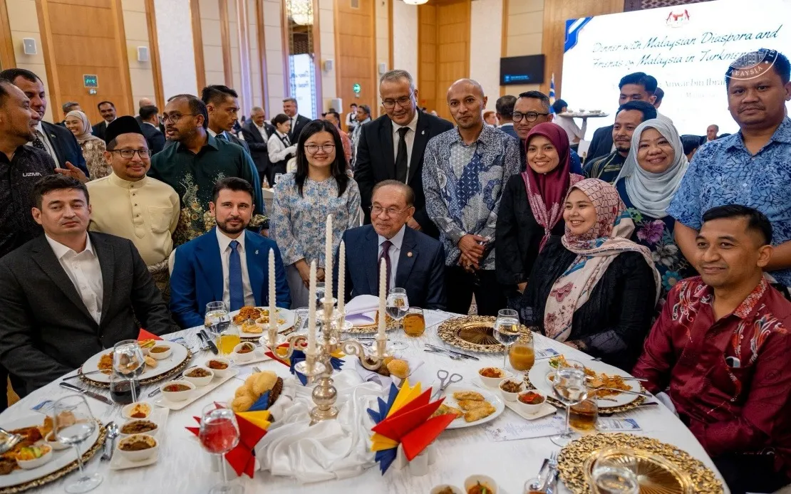 «Edil Kuala-Lumpurda ýygnanan ýaly bolduk»: Malaýziýanyň Premýer-ministri Aşgabatdaky diasporasy bilen bolan duşuşyk barada