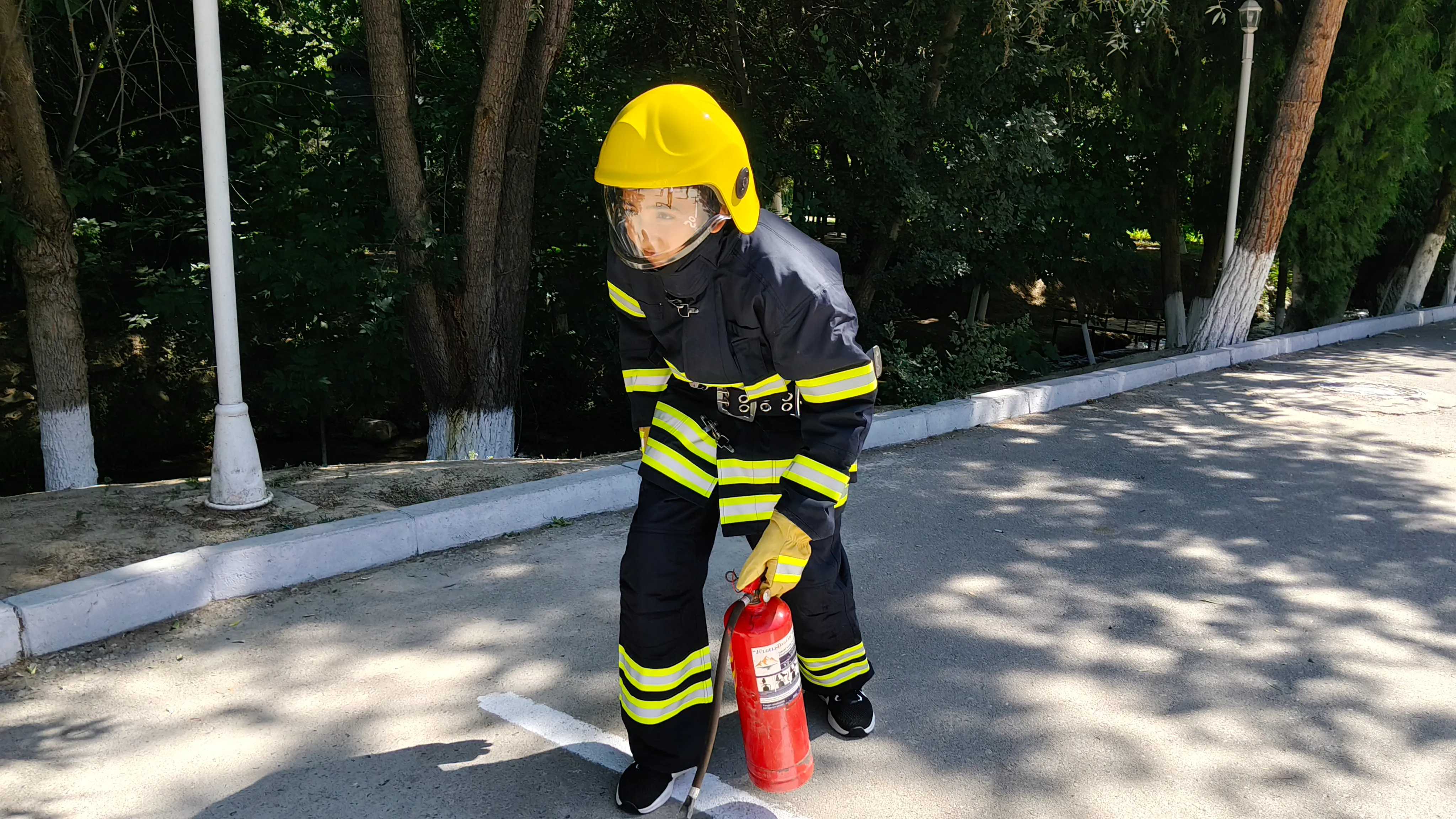 В Гёкдере прошли соревнования по пожарно-прикладному спорту среди юных пожарных