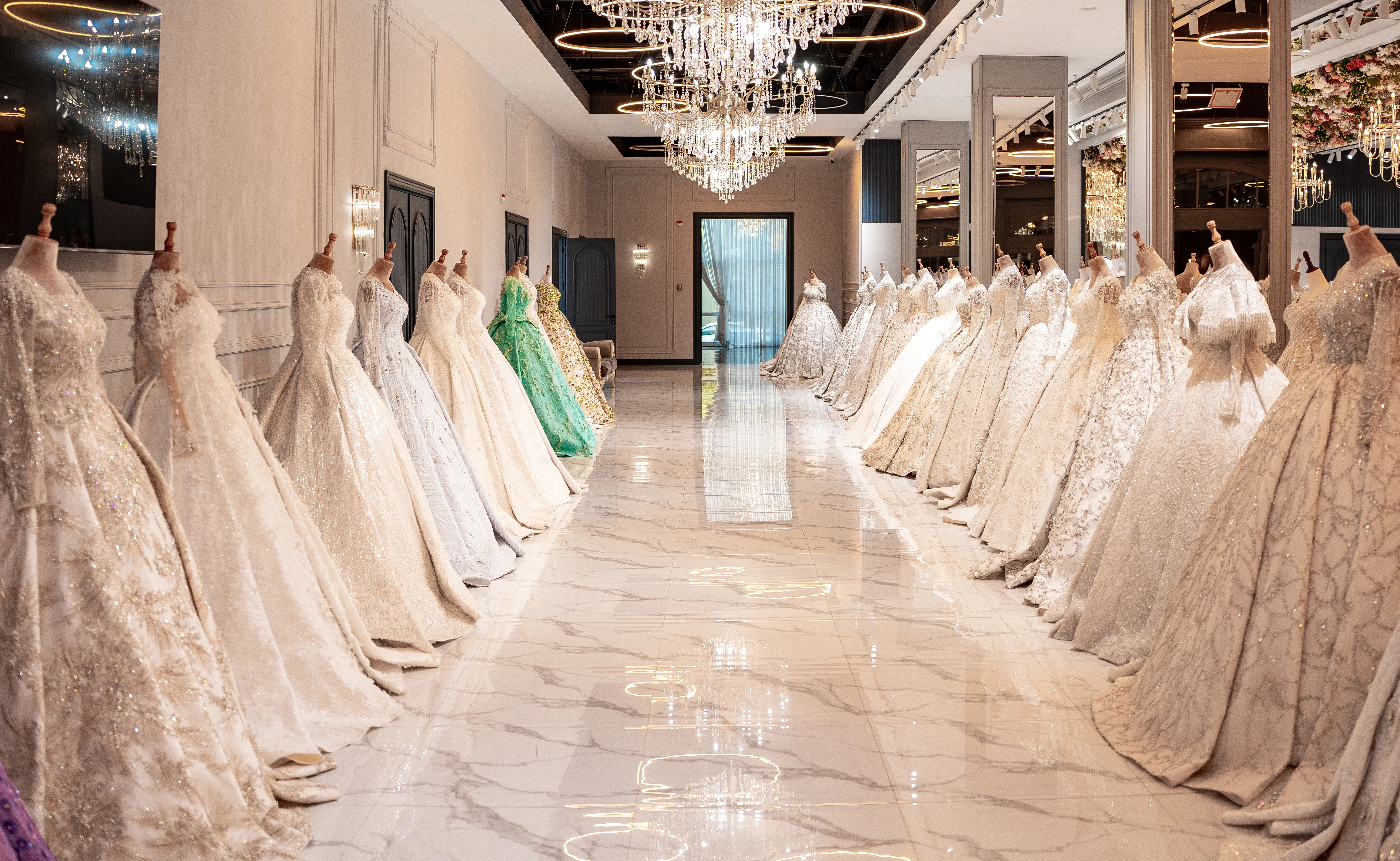 “Altyn Toý Öýi” has entered the international bridal fashion market by launching an online dress ordering service.