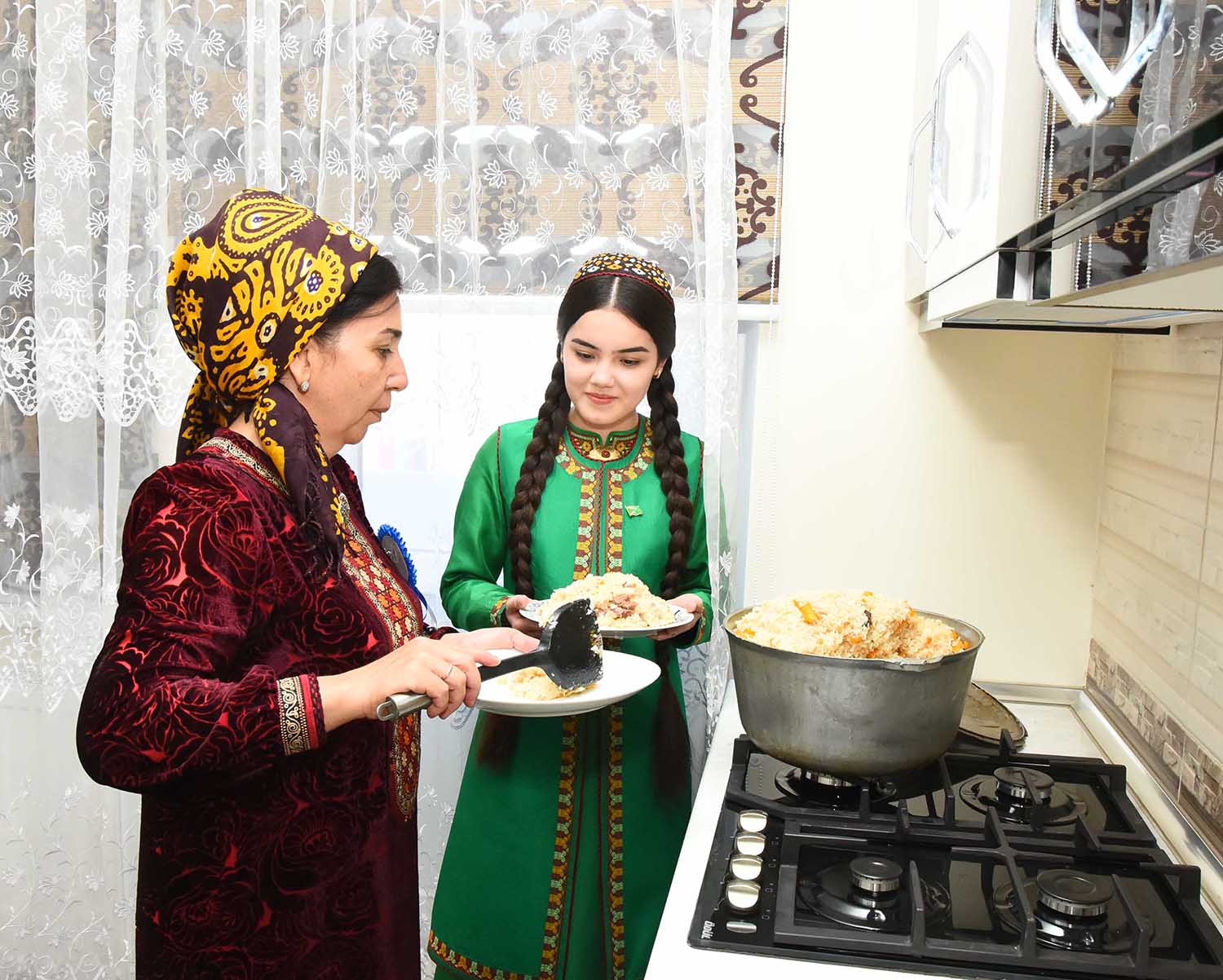 Туркмен бывшая. Национальный туркменский праздник Курбан байрам. Курбан байрам Туркменистан. Туркменская свадьба Ашгабат. Туркменский дом.